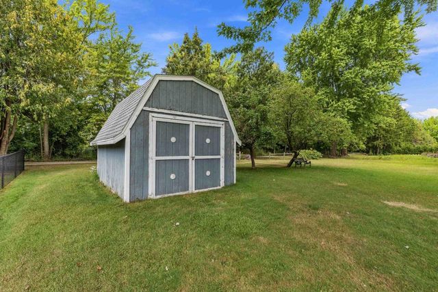 943 N OAKWOOD ROAD, Oshkosh, WI 54904