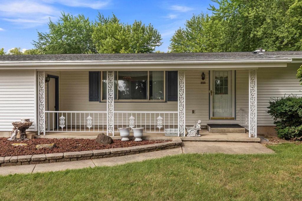 943 N OAKWOOD ROAD, Oshkosh, WI 54904