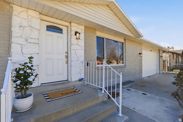 2395 W LONGMEADOW DR, Taylorsville, UT 84129