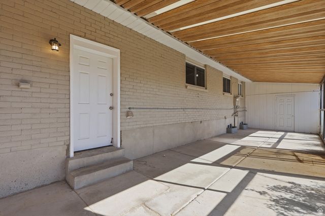 2395 W LONGMEADOW DR, Taylorsville, UT 84129