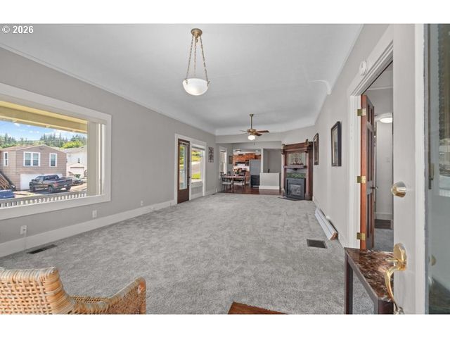 406 W C St, Rainier, OR 97048