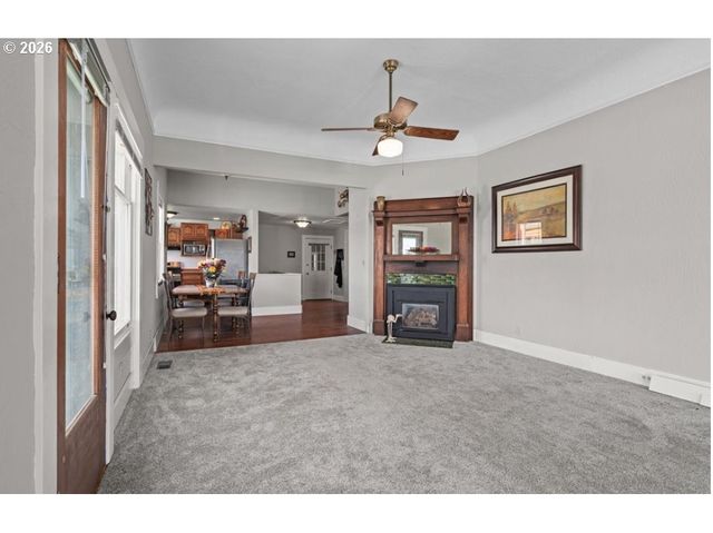 406 W C St, Rainier, OR 97048