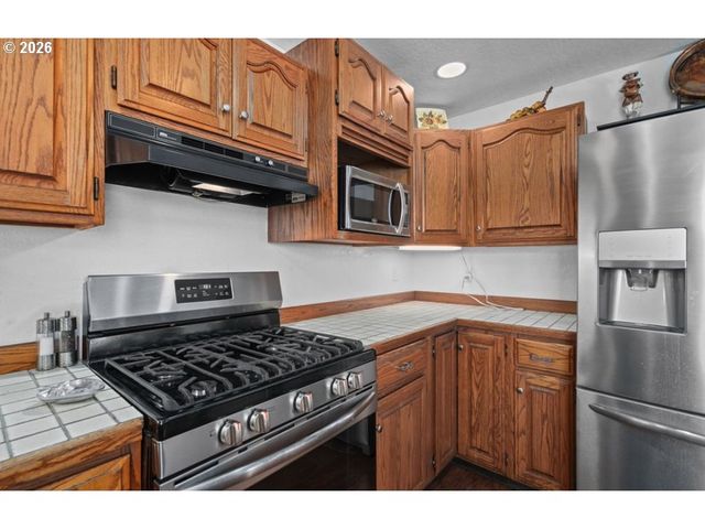 406 W C St, Rainier, OR 97048