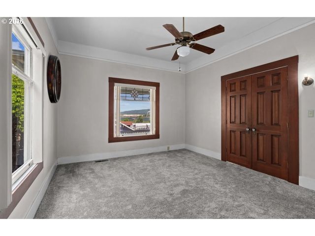 406 W C St, Rainier, OR 97048