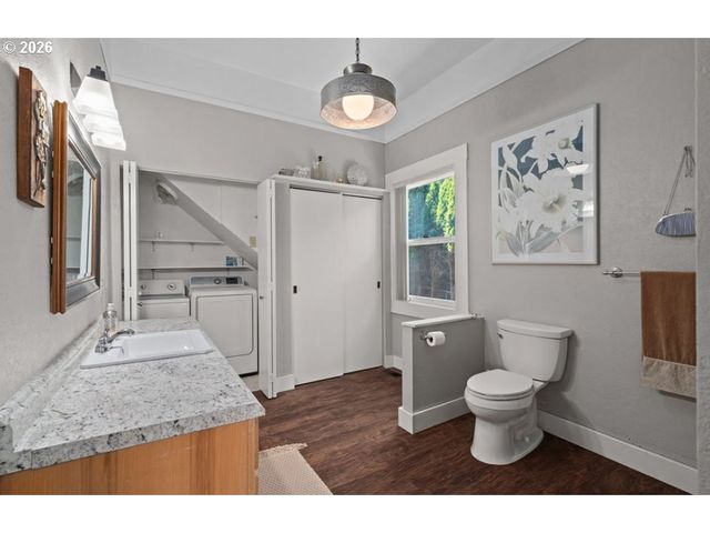 406 W C St, Rainier, OR 97048