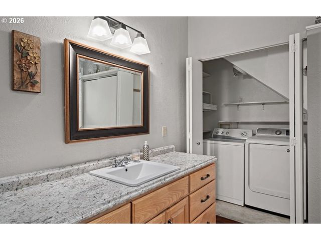 406 W C St, Rainier, OR 97048