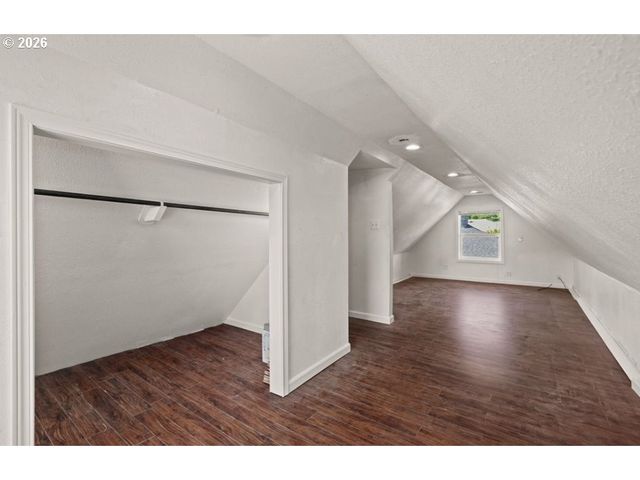 406 W C St, Rainier, OR 97048