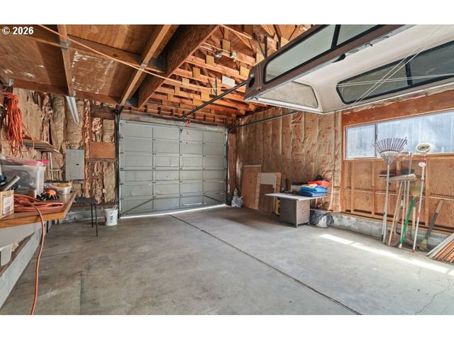 406 W C St, Rainier, OR 97048