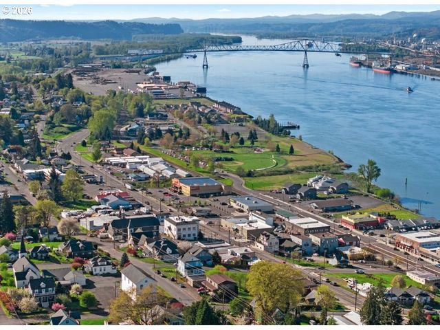 406 W C St, Rainier, OR 97048