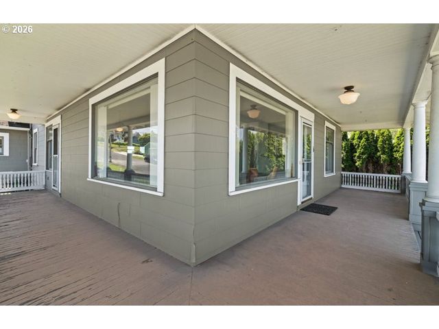 406 W C St, Rainier, OR 97048