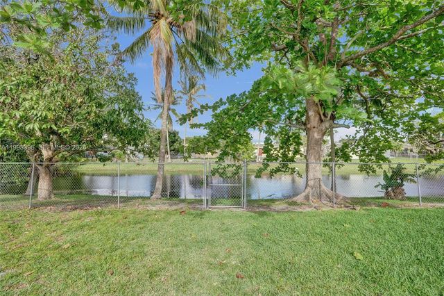 460 SW 66th Ave, Margate, FL 33068