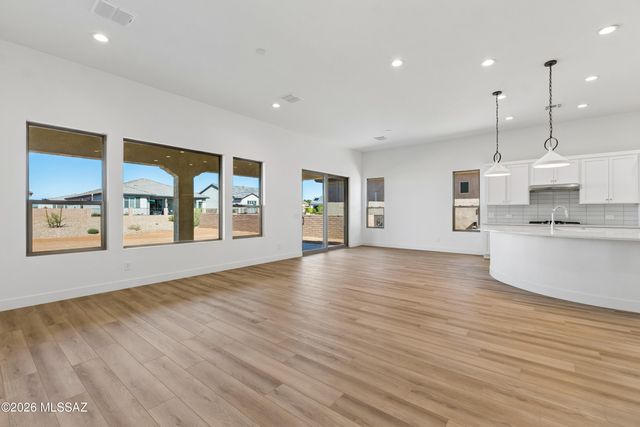 1731 E Hollow Creek Drive, Green Valley, AZ 85614