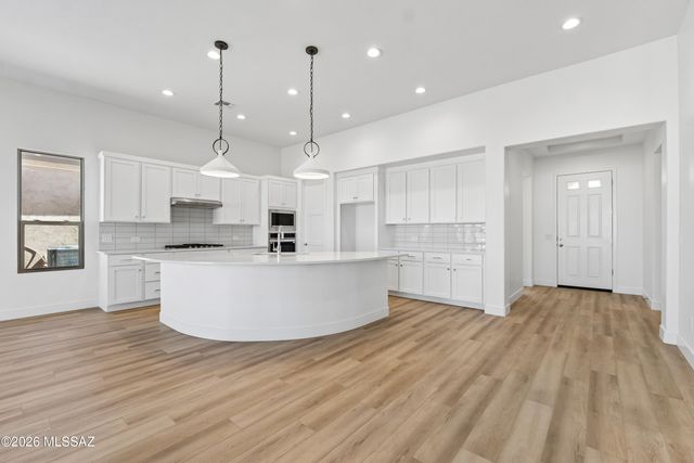 1731 E Hollow Creek Drive, Green Valley, AZ 85614