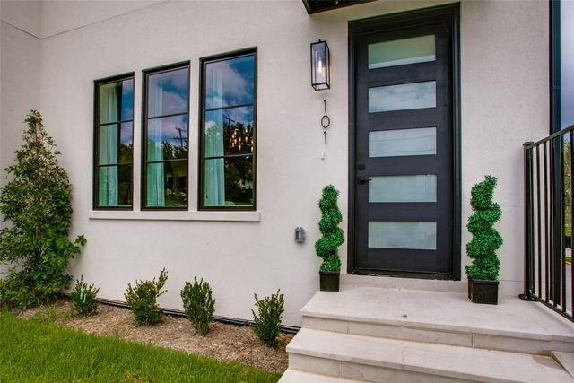 7207 Gaston Avenue 2004, Dallas, TX 75214