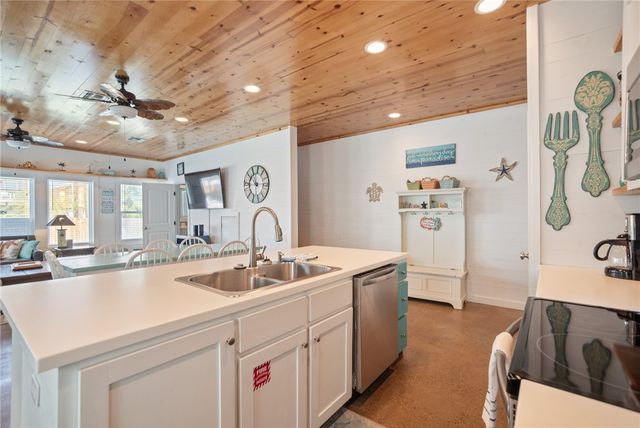 318 S Station St 8, Port Aransas, TX 78373