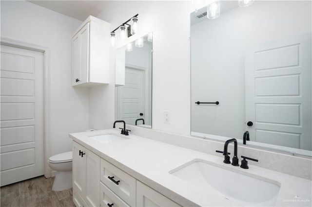 1215 E Mahl Street, Edinburg, TX 78539
