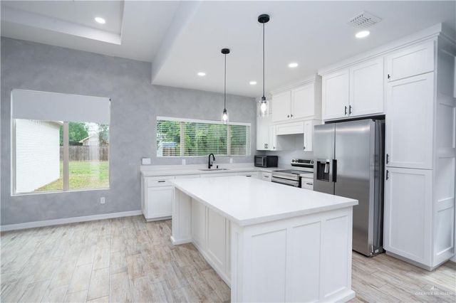 1215 E Mahl Street, Edinburg, TX 78539