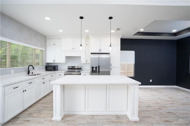 1215 E Mahl Street, Edinburg, TX 78539