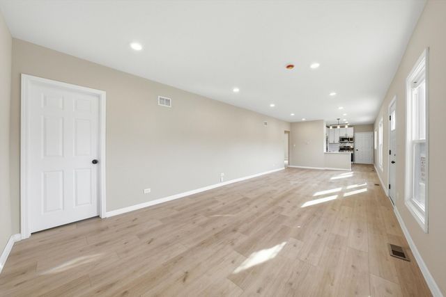 639 S 12th Avenue, Maywood, IL 60153