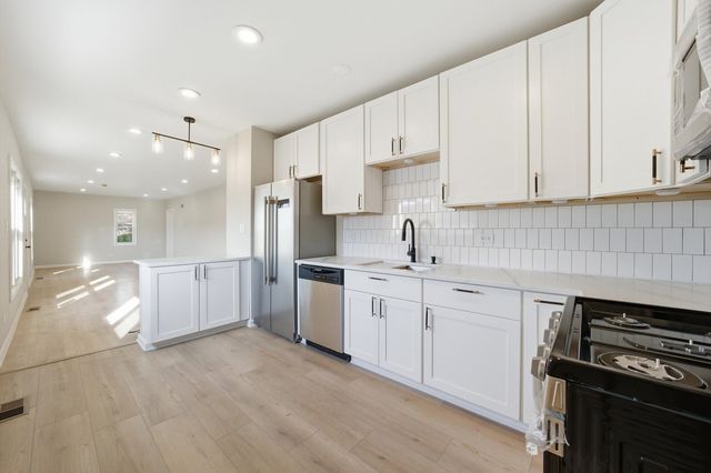 639 S 12th Avenue, Maywood, IL 60153