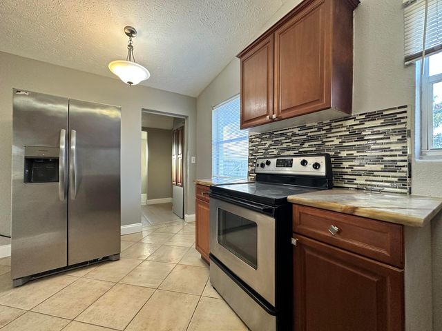 4121 Colt Lane, West Palm Beach, FL 33406