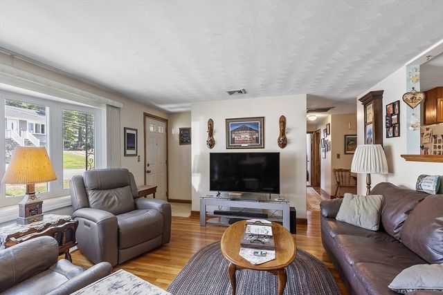 8 Janis Terrace, Woburn, MA 01801
