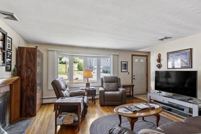 8 Janis Terrace, Woburn, MA 01801