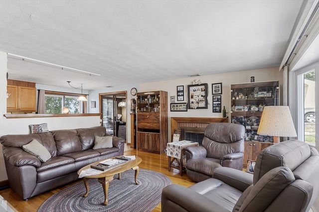 8 Janis Terrace, Woburn, MA 01801