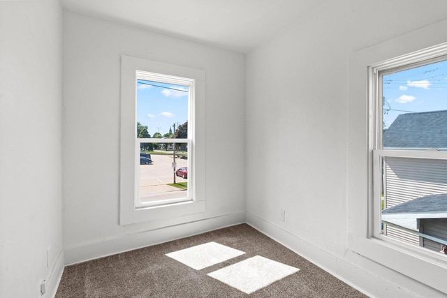 714 N BATEMAN STREET, Appleton, WI 54911