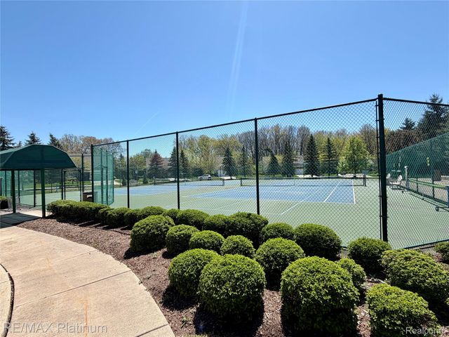 24471 Sand Lake Lane, Brownstown Charter Township, MI 48134