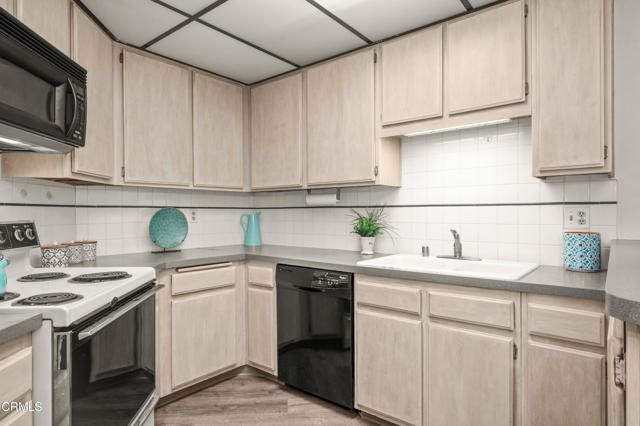 4260 Via Arbolada 330, Los Angeles, CA 90042