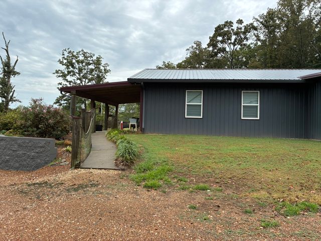 3830 Birdsong Rd, Camden, TN 38320