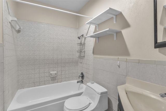 605 David Avenue, League City, TX 77573