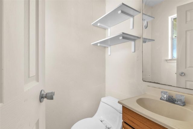 605 David Avenue, League City, TX 77573