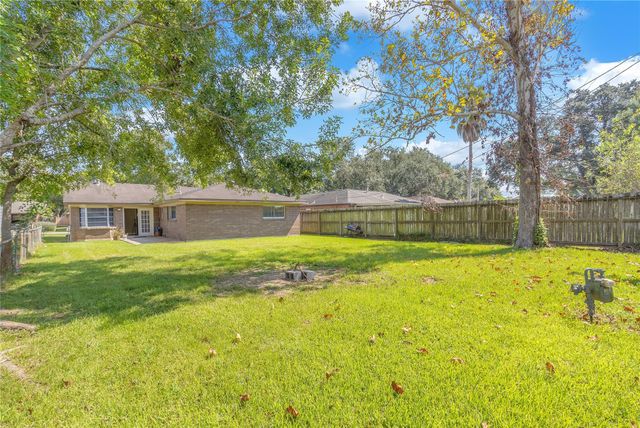 605 David Avenue, League City, TX 77573