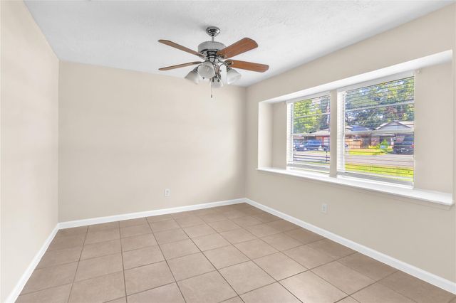 605 David Avenue, League City, TX 77573