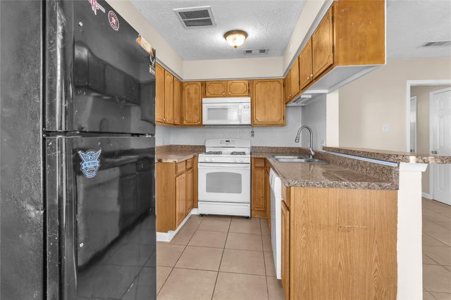 605 David Avenue, League City, TX 77573