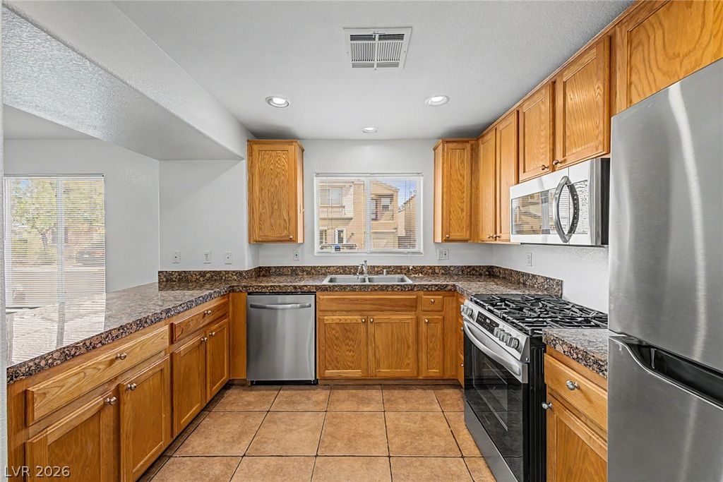 6921 Graceful Cloud Avenue, Henderson, NV 89011 — photo 5
