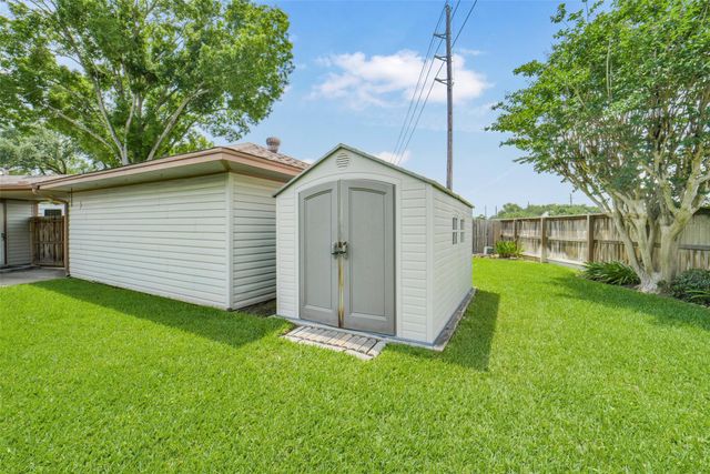 807 Green Belt Drive, Sugar Land, TX 77498