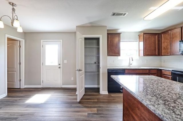 2313 Bee Hive Dr, Columbia, TN 38401