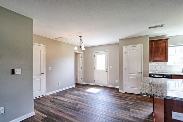 2313 Bee Hive Dr, Columbia, TN 38401