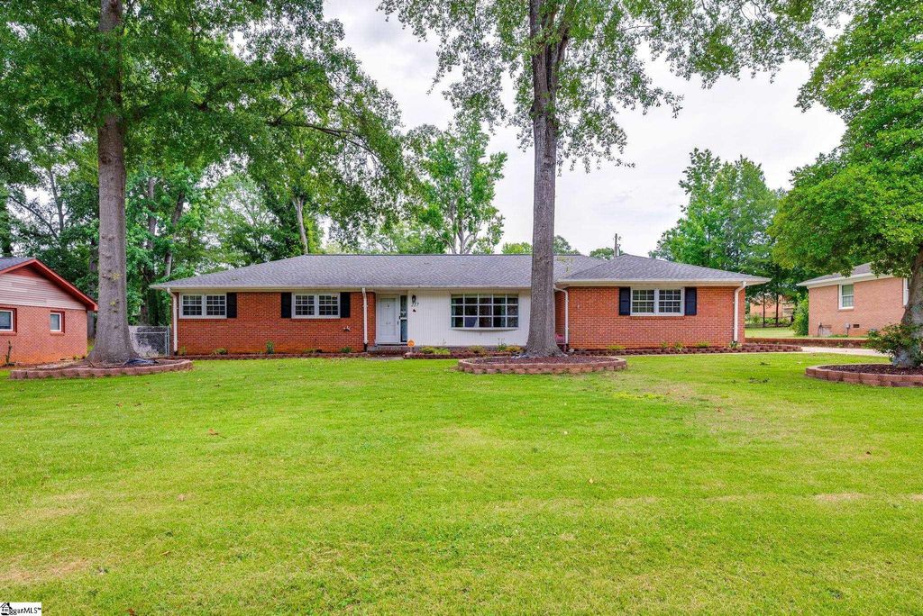 217 Navaho Drive, Spartanburg, SC 29301