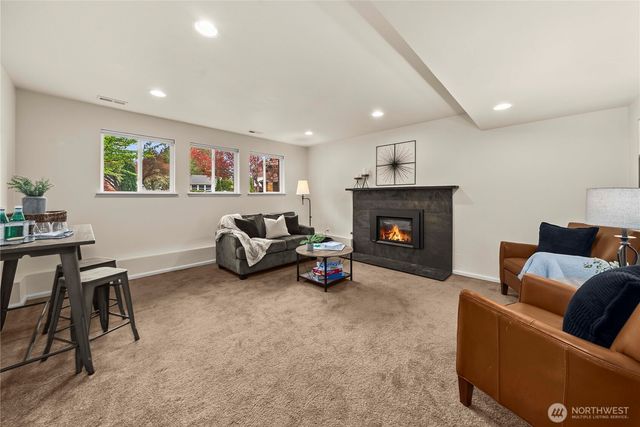 24404 222nd Avenue SE, Maple Valley, WA 98038