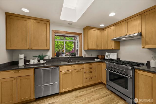 24404 222nd Avenue SE, Maple Valley, WA 98038