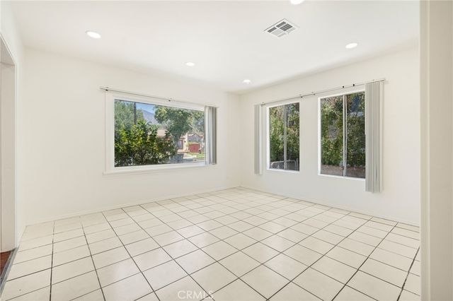 636 NW Pioneer Drive NW 1, Glendale, CA 91203
