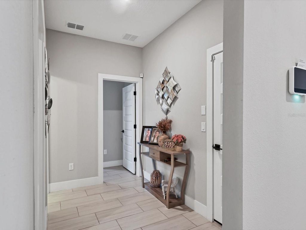 Image 13 of property listing at 13925 GREEN HAMMOCK PLACE, Bradenton, FL 34211