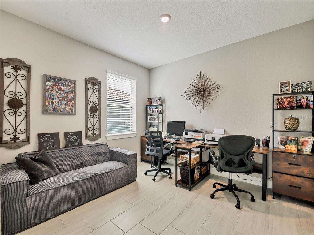 Image 14 of property listing at 13925 GREEN HAMMOCK PLACE, Bradenton, FL 34211