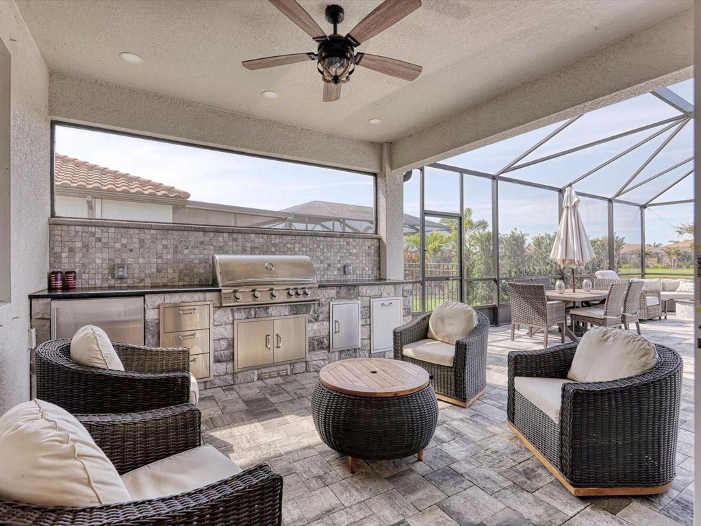 Image 20 of property listing at 13925 GREEN HAMMOCK PLACE, Bradenton, FL 34211