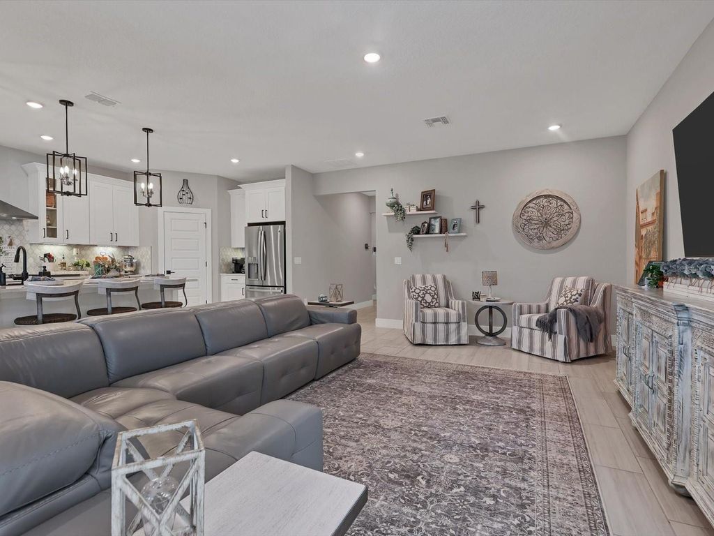 Image 3 of property listing at 13925 GREEN HAMMOCK PLACE, Bradenton, FL 34211