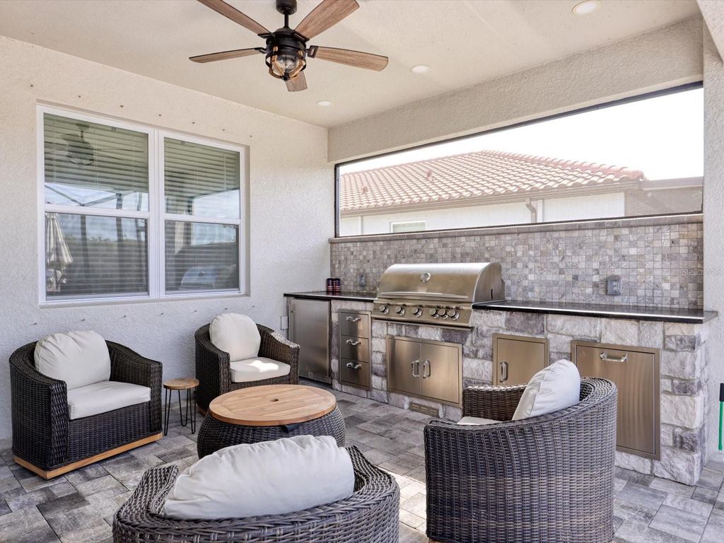 Image 21 of property listing at 13925 GREEN HAMMOCK PLACE, Bradenton, FL 34211